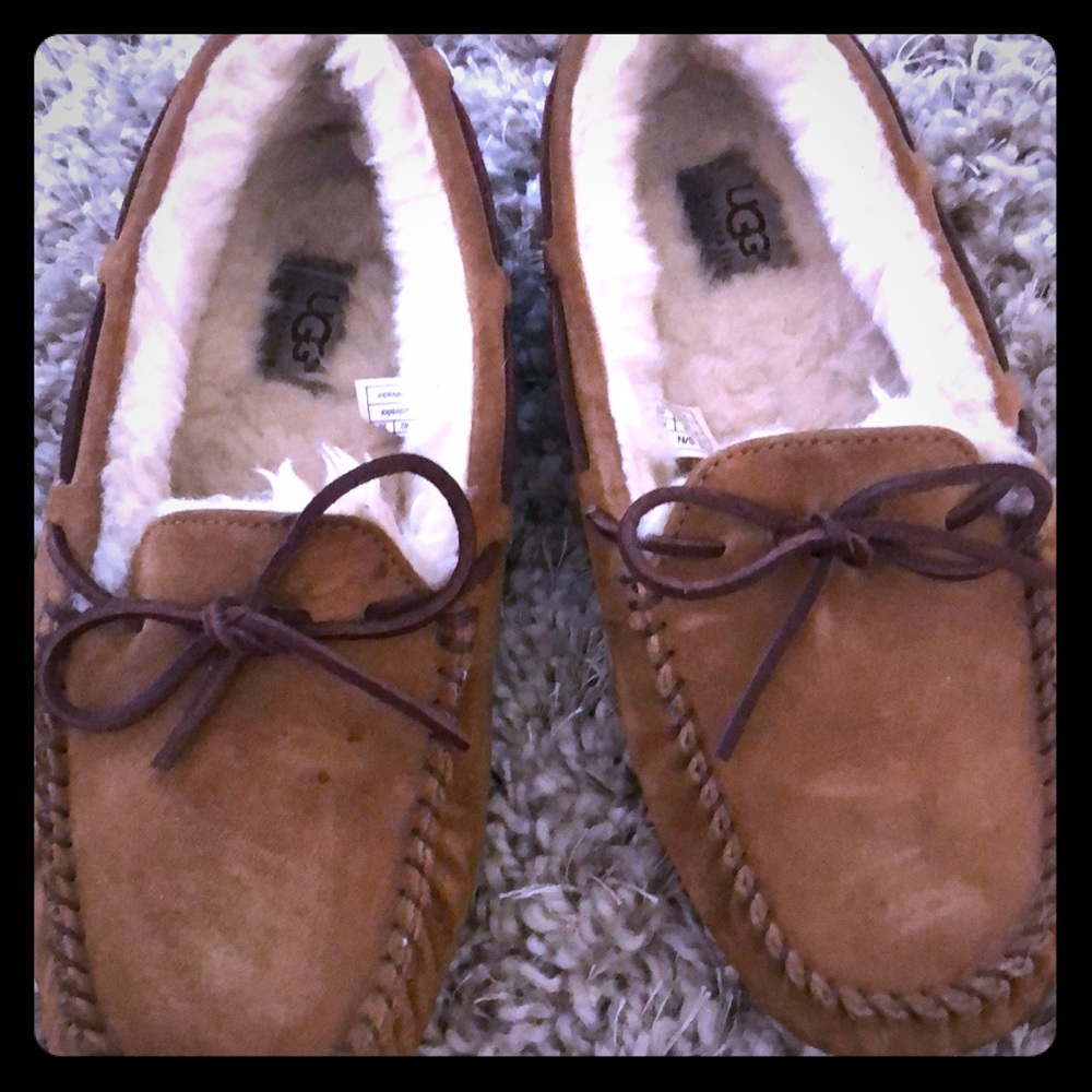 Ugg Dakota chestnut slippers size 9
